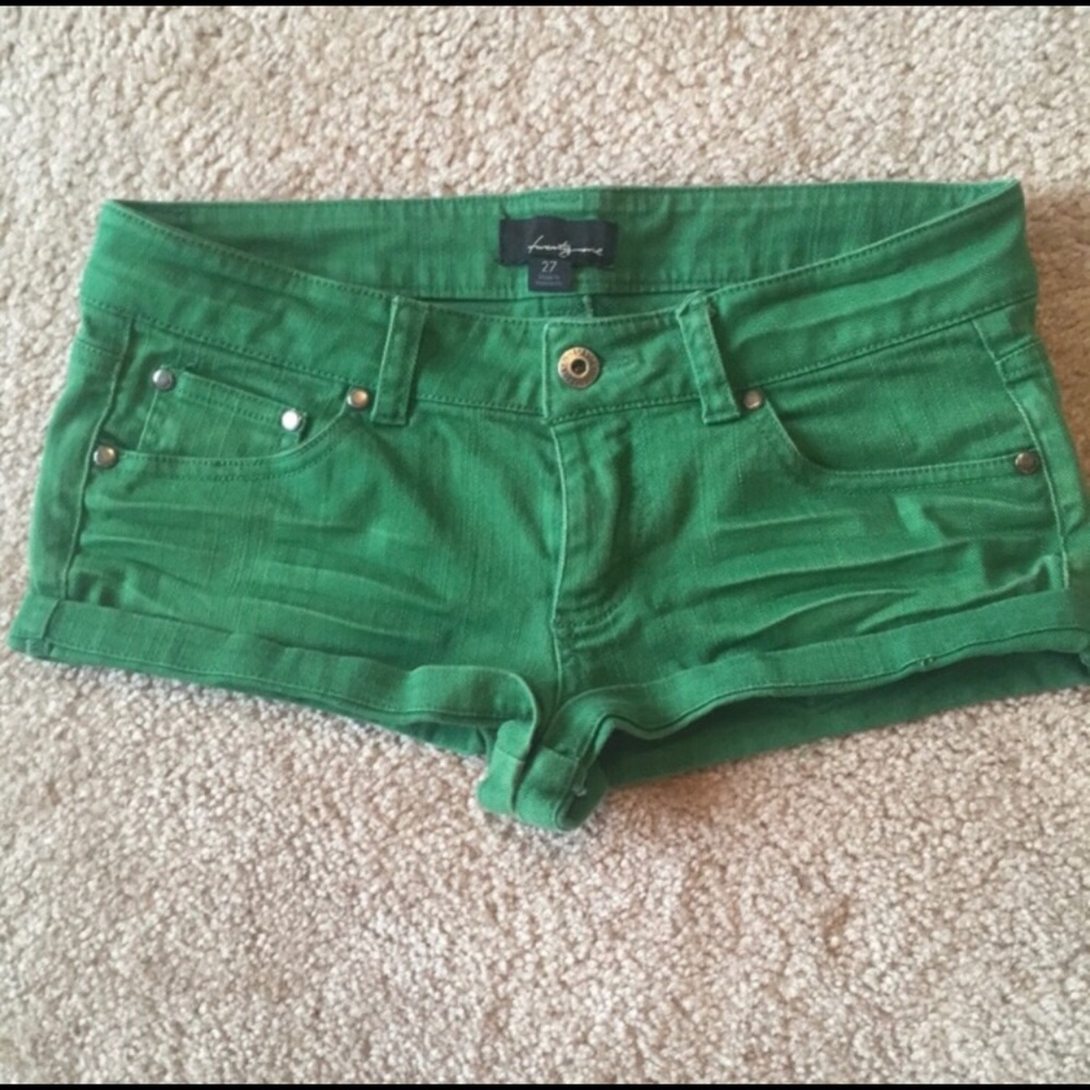 Forever 21 Shorts Green Size 27
